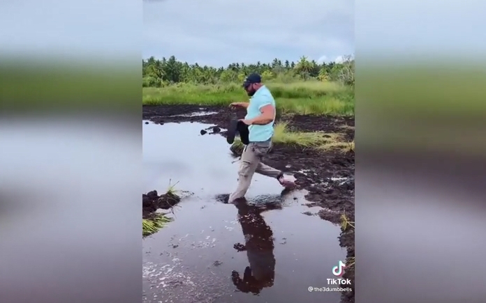 Video: Người chồng tội nghiệp bất ngờ bị thụt xuống hố sâu, vợ không nhịn nổi cười